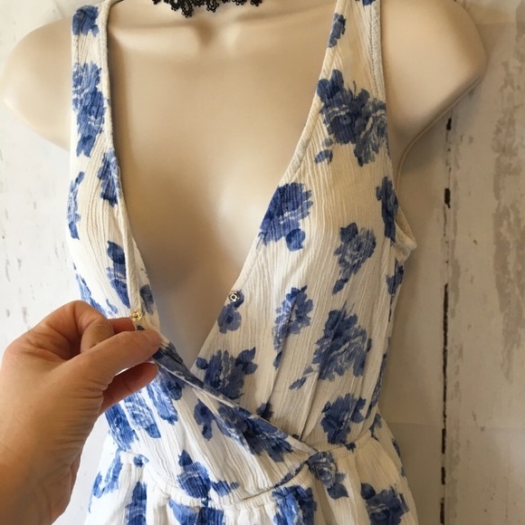 Mimi Chica blue and white floral romper - Picture 3 of 4